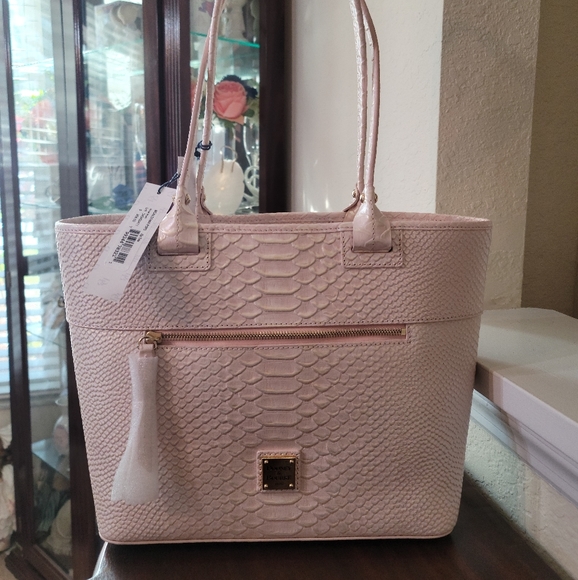 Dooney & Bourke Handbags - ⭐LAST ONE Dooney & Bourke metal blush leather tote